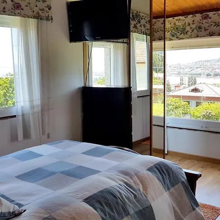 With 2 Bedrooms In With Wonderful Sea View Enclosed Garden And Wifi Apartment