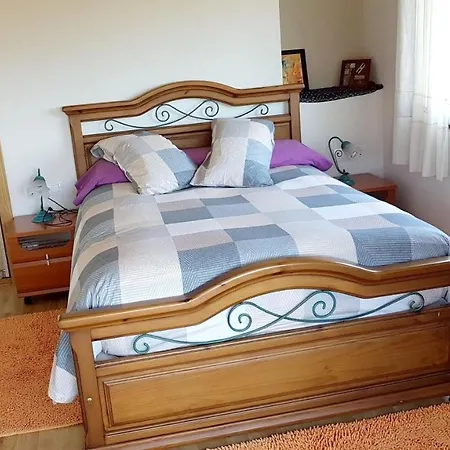 With 2 Bedrooms In With Wonderful Sea View Enclosed Garden And Wifi Moana